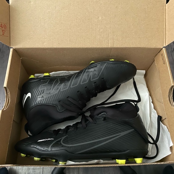 Nike jet black cleats size Us 6 (youth cleats/unisex)! - Picture 5 of 6